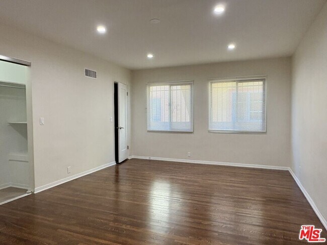 Building Photo - 170 N Orange Dr