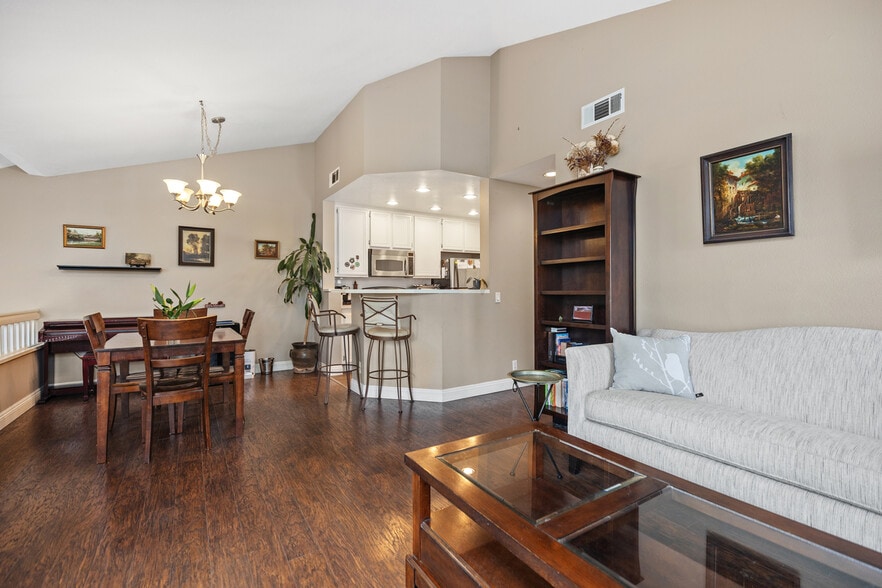 Building Photo - 66 Sandcastle