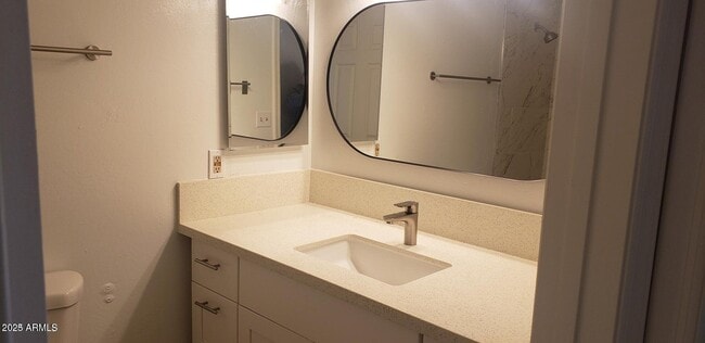 Building Photo - 2001 W Summit Pl