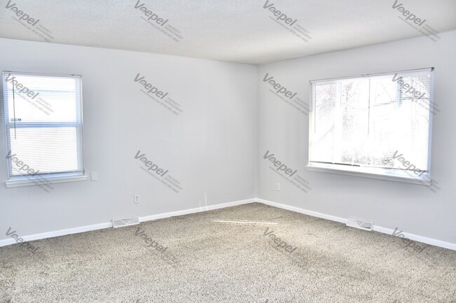 Building Photo - 4 Bedroom, 2 Baths- $2,050 A Month