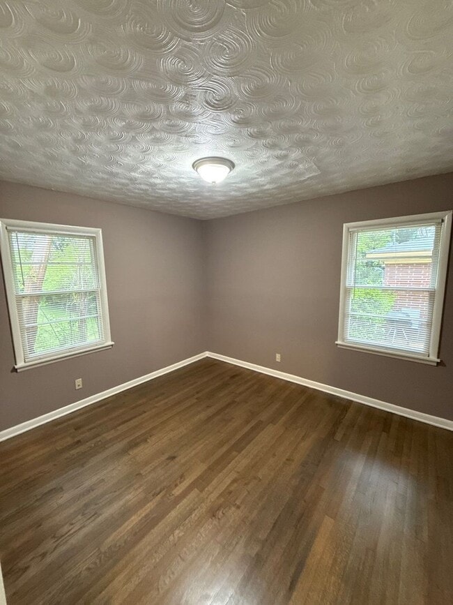 Building Photo - 4493 Westmont Rd