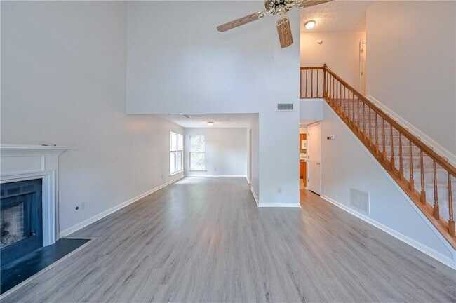 Building Photo - 3991 E Meadow Dr
