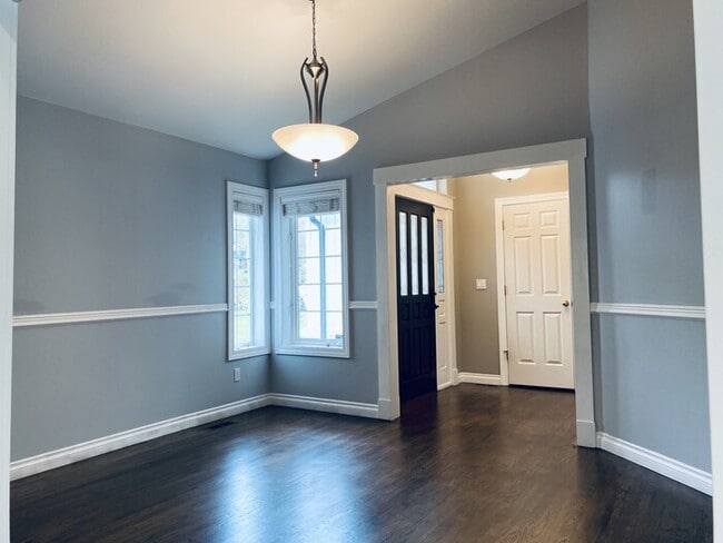 Building Photo - 5 Bedroom Craftsman - Home Great Schools - Cul-De-Sac - Pets Welcome