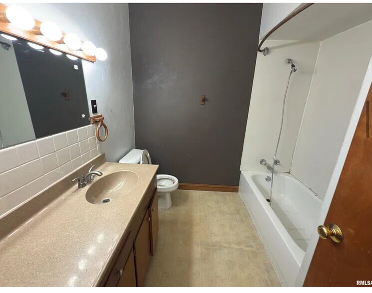 Main Bath- Currently updating - 431 27th St