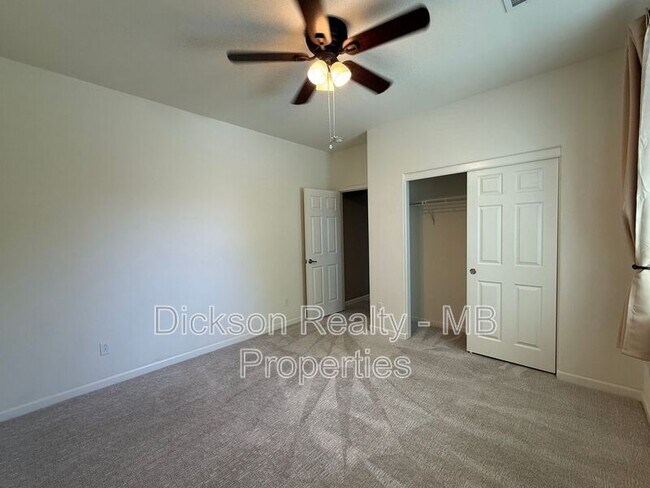 Building Photo - 10760 Ridgebrook Dr