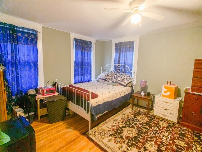 Building Photo - 6 Webster St