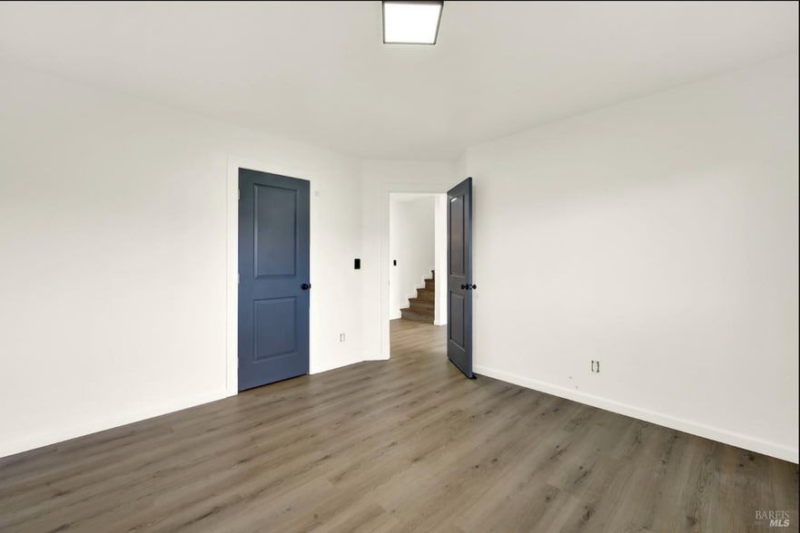 Building Photo - 143 Creekview Dr