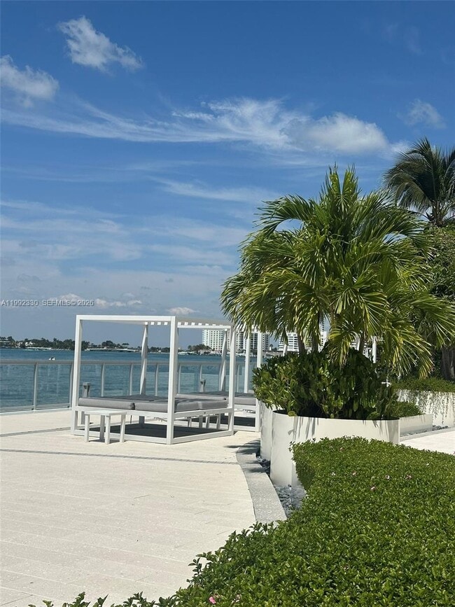 Building Photo - 1000 West Ave