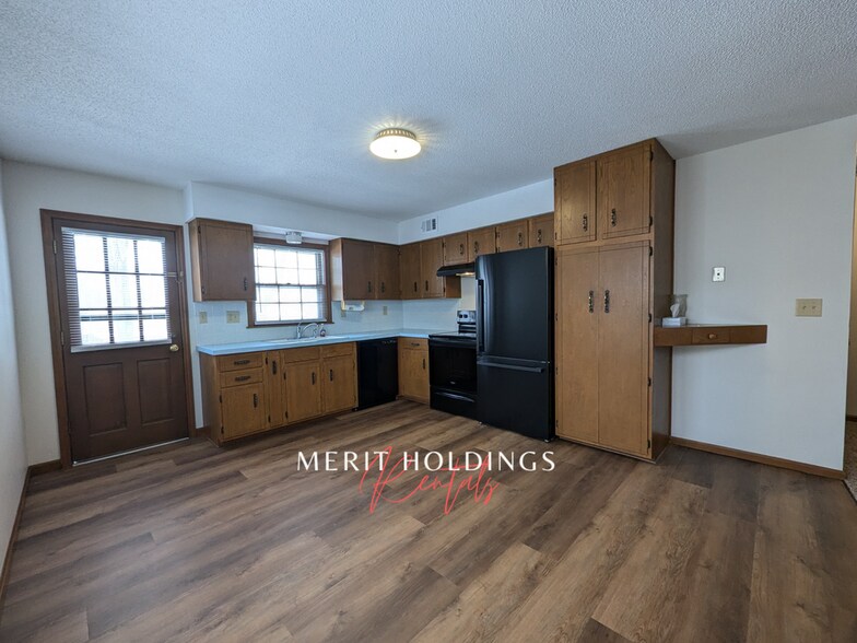 Building Photo - 1421 S Haden Ct