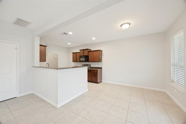 Building Photo - 1608 Persimmon Dr