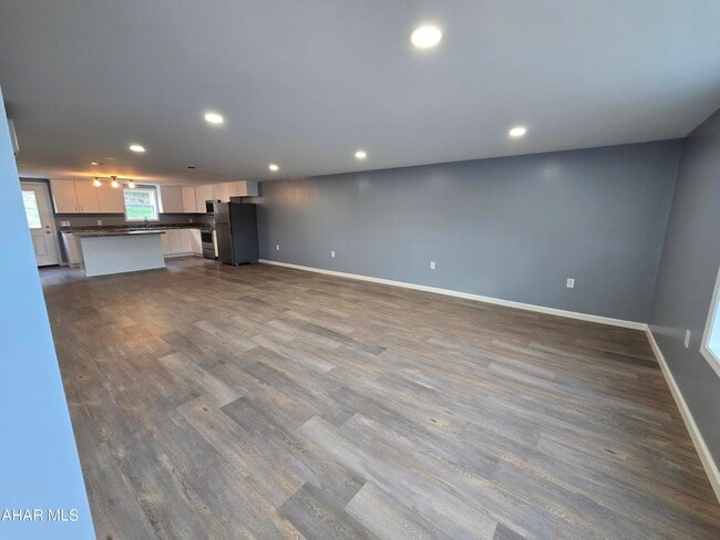 Building Photo - 1654 Quaker Valley Rd