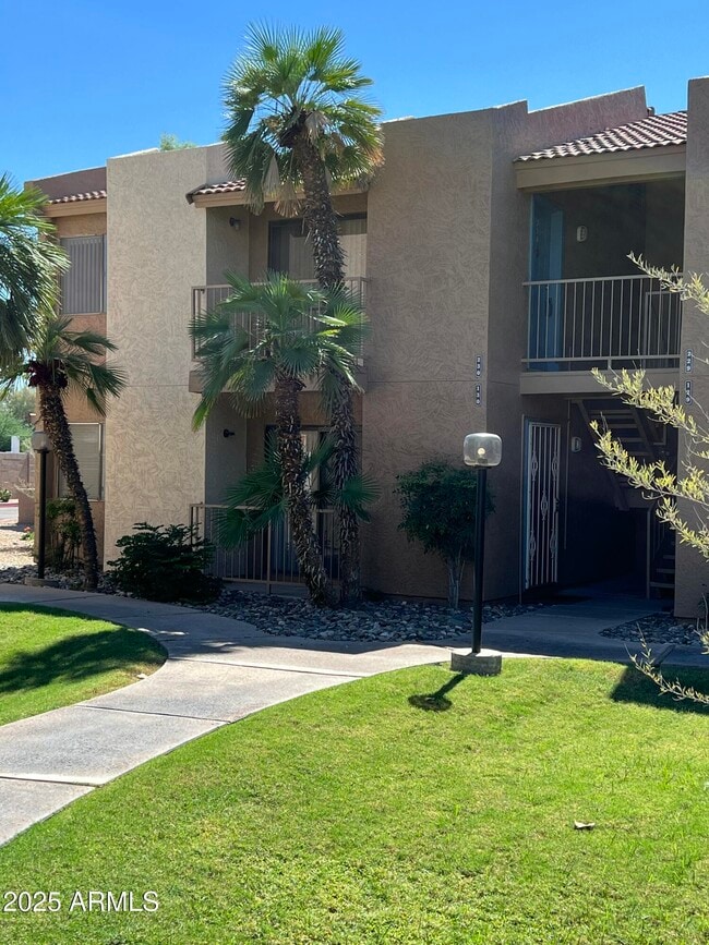 Primary Photo - 1111 E University Dr