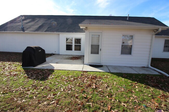 Building Photo - 7138 Summerlin Dr