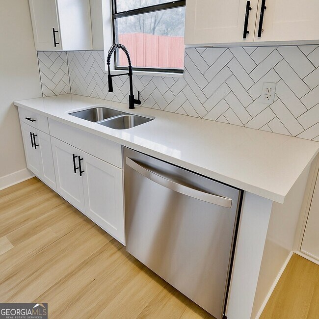 Building Photo - 1101 Magical Way