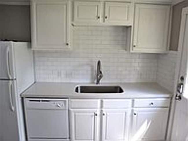 Building Photo - August Move In! Updated 1 bed/1 bath in Br...