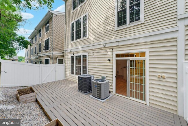 Building Photo - 7135 Mason Grove Ct