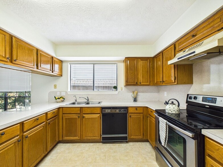 Building Photo - 814 Lochnell Dr