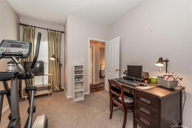 Building Photo - 6924 Lenhart Dr