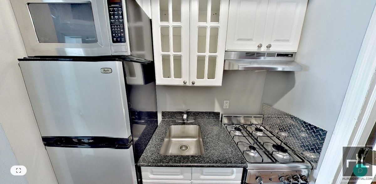 Building Photo - E 13TH ST.