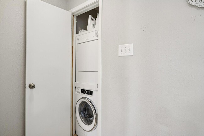 Building Photo - 4159 Steck Ave