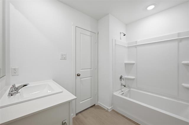 Building Photo - 1037 Raintree Rd