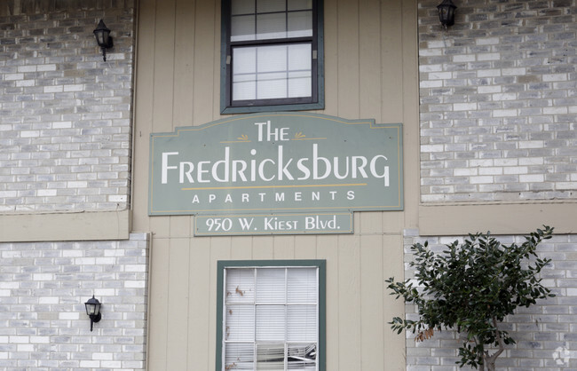 Building Photo - Fredricksburg Apartments