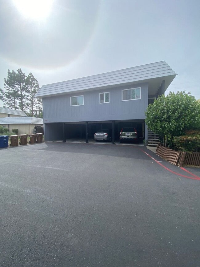 Building Photo - 2021 Sierra Rd