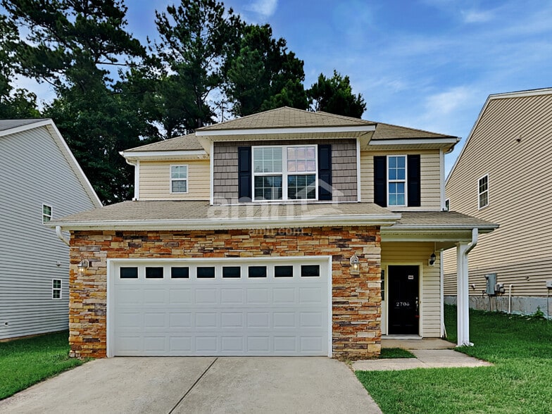 Primary Photo - 2706 Erinridge Rd