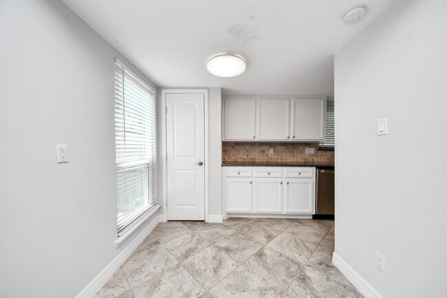 Building Photo - 742 Country Pl Dr