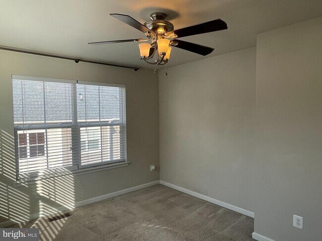 Building Photo - 201 Woodstream Cir
