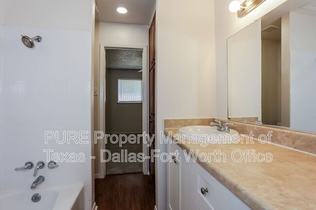 Building Photo - 409 Cousins Ln