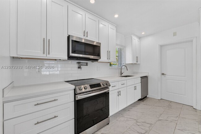 Building Photo - 12140 NE Miami Pl