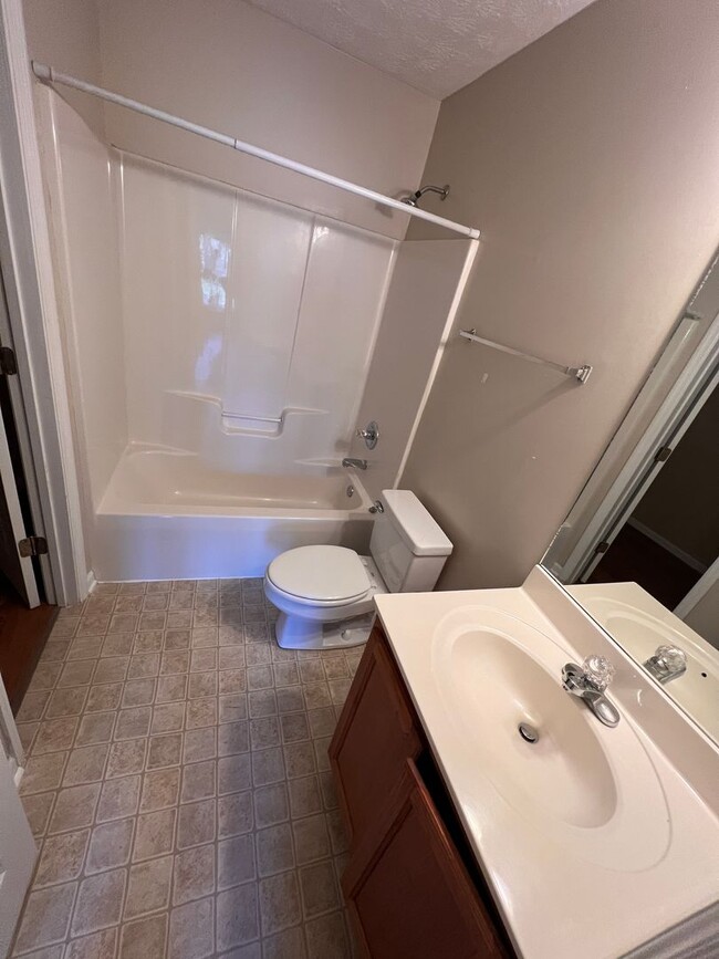 Building Photo - Taleeda 467-469