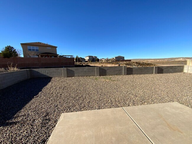 Building Photo - 3 Bedroom Single Story Home Near Northern Blvd NE & Loma Colorado Blvd NE!