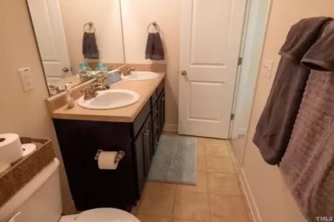 Building Photo - Townhome in Flowers Plantation with Water ...