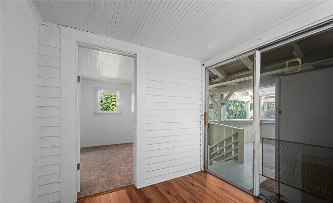 Building Photo - Charming Craftsman Rental in a Prime Bellingham Location