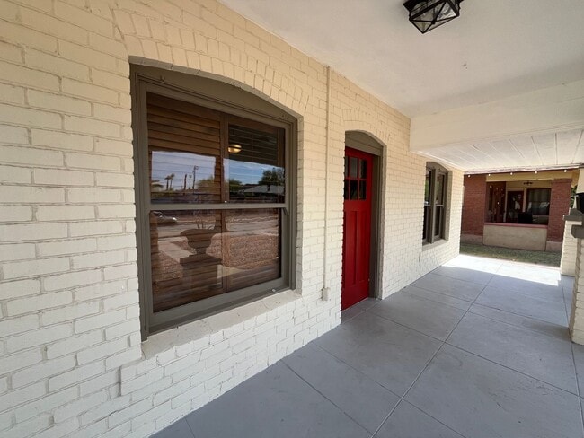 Building Photo - Historic, Charming Home in Coronado Distri...