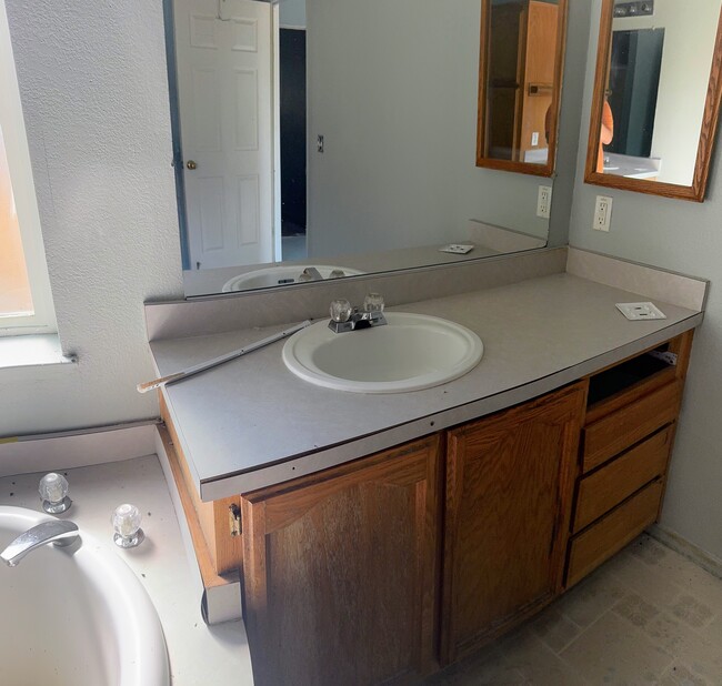 Building Photo - 2960 Peach Way