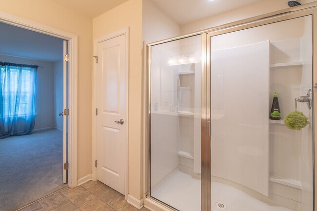 Building Photo - Spacious 4-Bedroom Home with Sunroom, Deck...