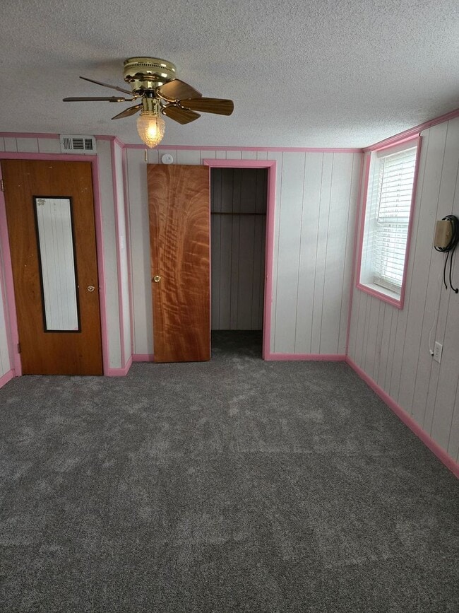 Building Photo - 2923 Celeste Dr