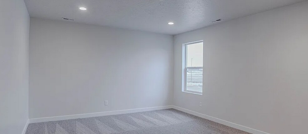 Building Photo - 1111 E Horseman Dr