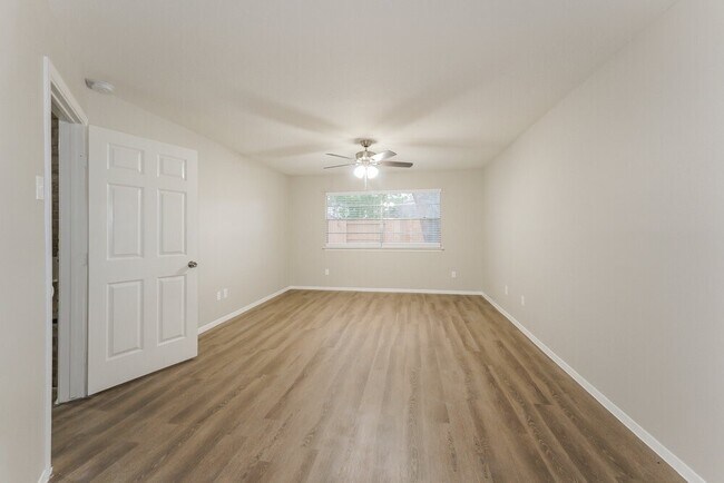 Building Photo - 2406 Heathergold Dr