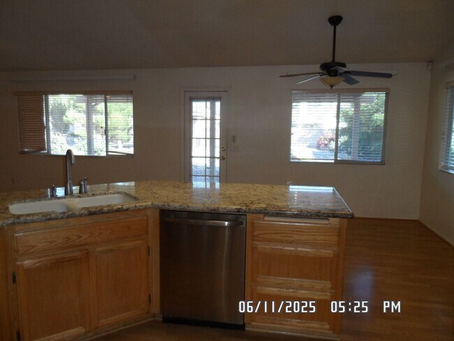 Building Photo - 3 Bedrooms, Den, 2 Bathrooms, 3 Car Garage...