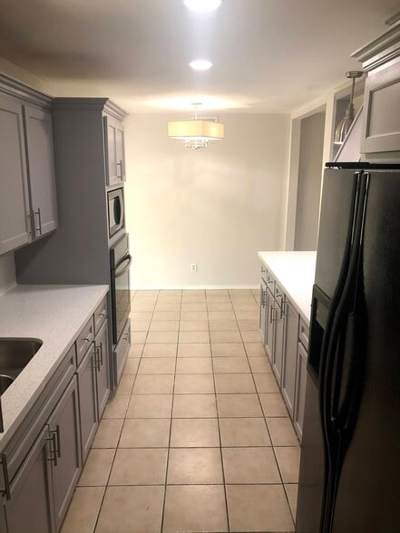 Kitchen Galley - 601 E Williamson Ave