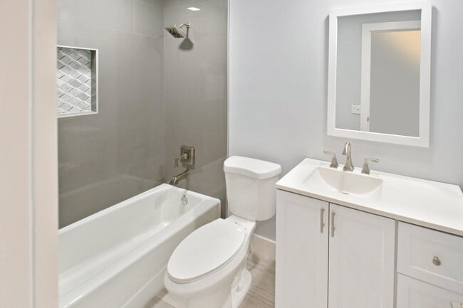 Building Photo - 9128 Roan Ln