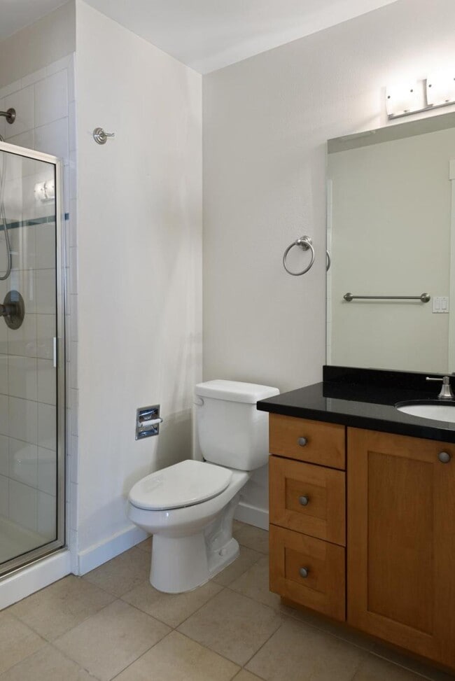 Building Photo - 3 bedroom in Bellevue WA 98007