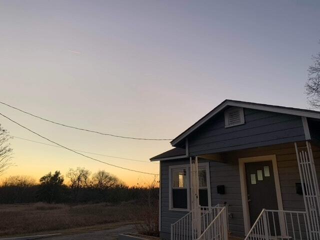 Building Photo - 111 Zuehl