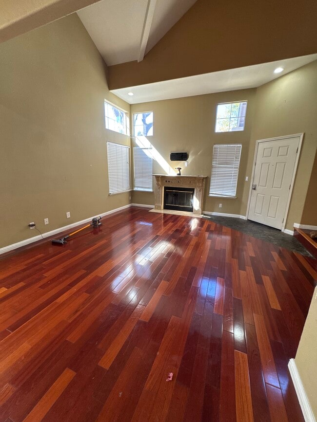 Building Photo - 39842 Potrero Dr