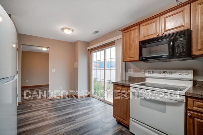 Building Photo - 1129 N Byrne Rd