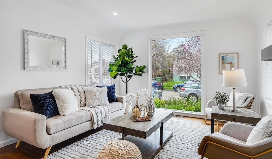 Building Photo - 2161 N Valley St